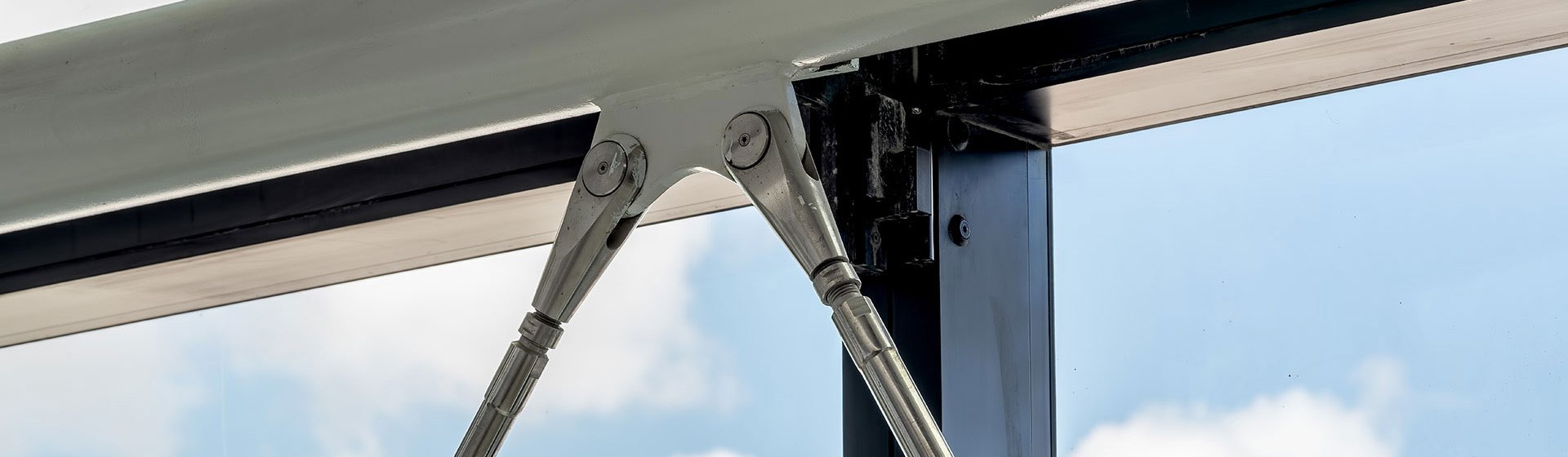 Systémy nerezových laniek