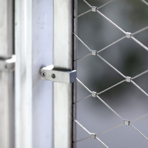 Sodronyháló keretben