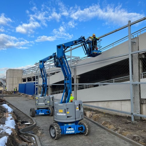 Sodronyháló keretben - Parkolóház