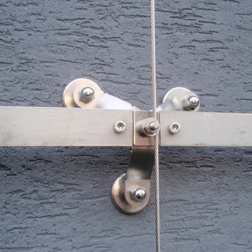 Dróthálóból készült zöldhomlokzati rács - Mrva & Stanko Pincészet