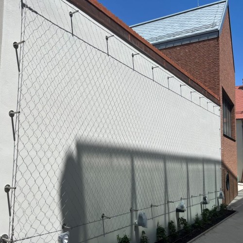 Sodronyhuzalok zöldhomlokzatokhoz - Tér Trnava