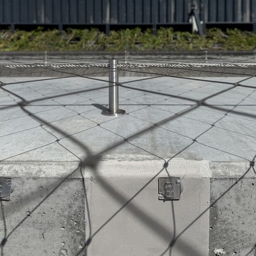 Korlátelemek sodronyhálóból - Parkolóház Varsó